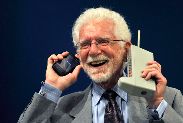 Первому звонку по сотовому телефону ровно 40 лет