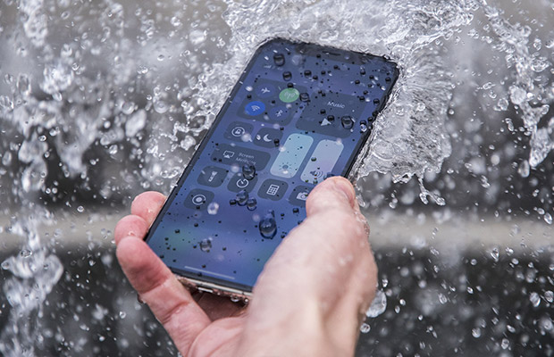 В Apple придумали специальный интерфейс для пользования смартфоном под водой