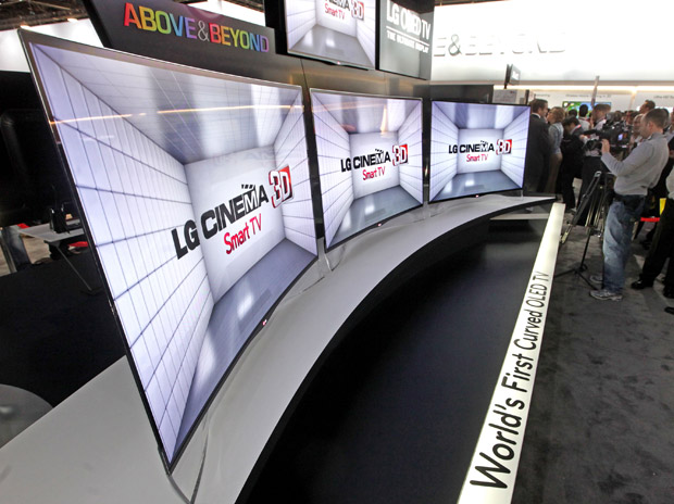 LG выпустила первый в мире OLED-телевизор с изогнутым экраном