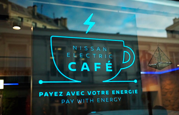 В Париже открыли кафе, где счет оплачивают электричеством