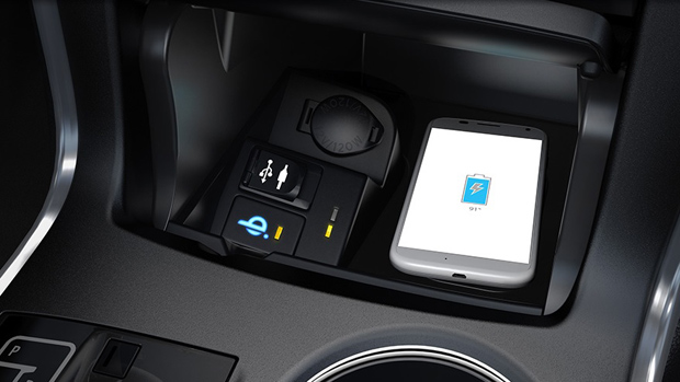 Toyota Camry 2015 года получит встроенную беспроводную зарядку