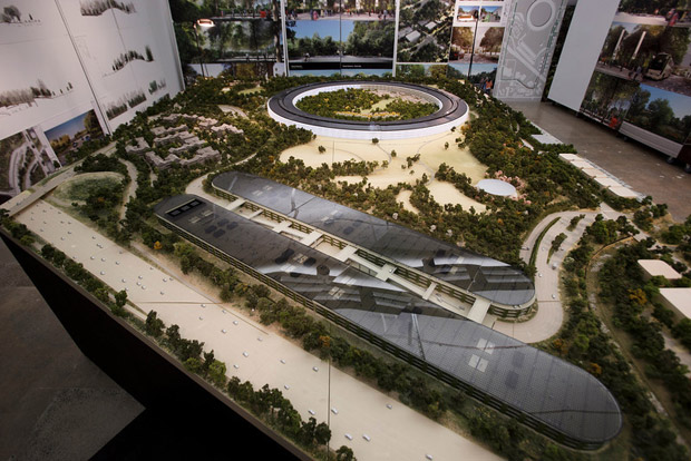 Дроном сняли прогресс постройки нового кампуса Apple
