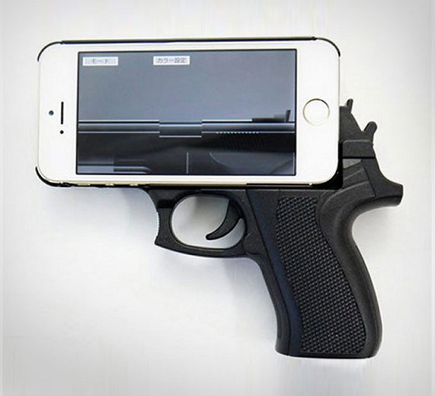 Полиция не рекомендует покупать чехлы для смартфонов в виде пистолета