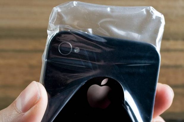 Smartskin Condoms защитят iPhone/iPad от дождя, снега и песка