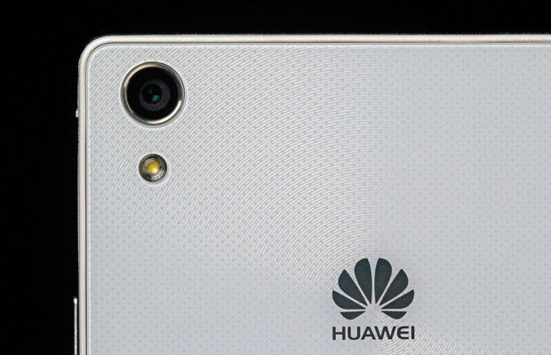 Huawei готовит к запуску первый смартфон с изогнутым QHD Super AMOLED экраном