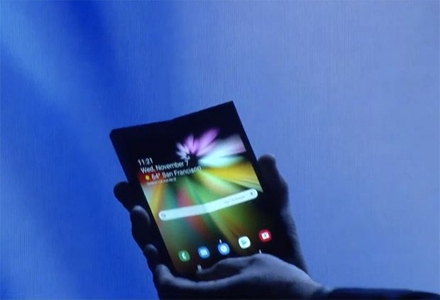 Samsung показала прототип складного смартфона с гибким экраном
