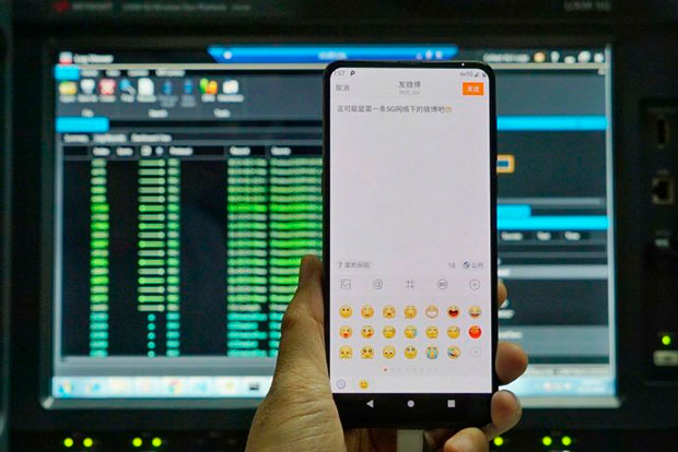 Президент Xiaomi показал Mi Mix 3, подключенный к 5G