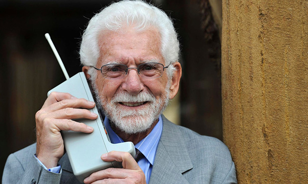 45 лет назад был осуществлен первый звонок с мобильного телефона