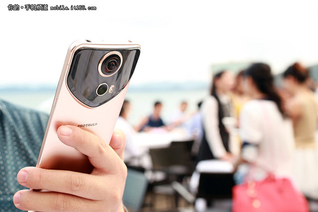 Представлен первый в мире смартфон Protruly с 360-градусной камерой