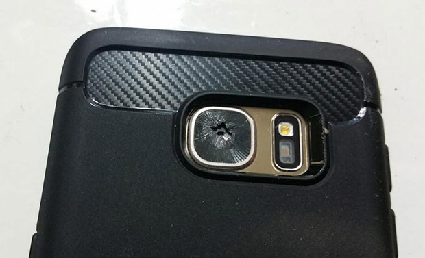 У Samsung Galaxy S7 трескается стекло основной камеры