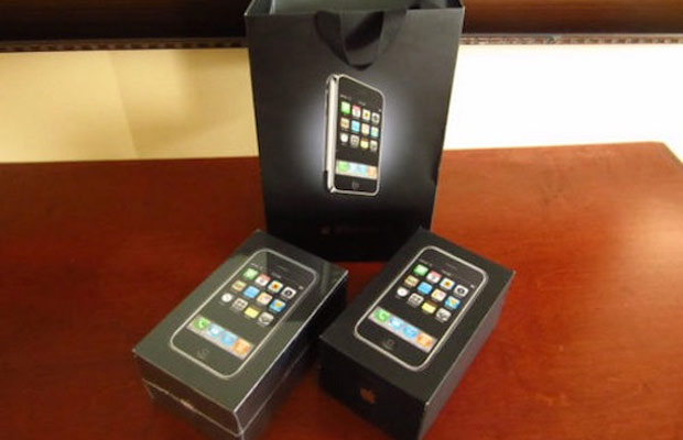 На eBay проданы два iPhone 2G за $25 436