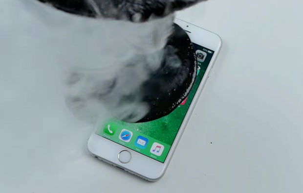 Есть ли шансы у iPhone 6s выжить в кипящей смоле