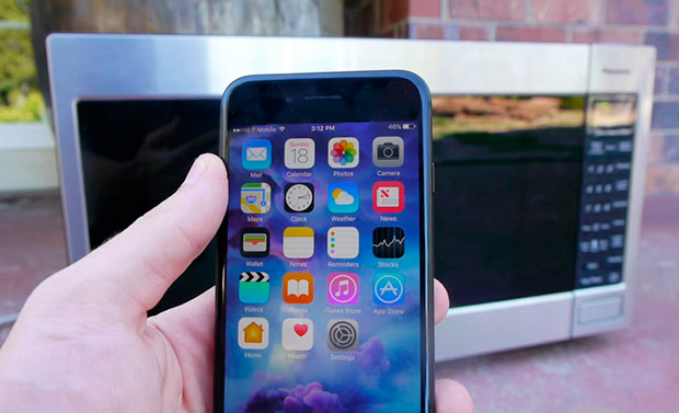 Зарядит ли микроволновка iPhone 7?