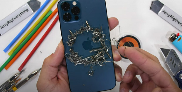 iPhone 12 Pro прошел тест на изгиб