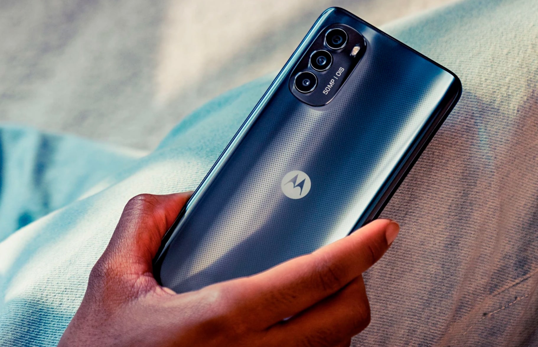 Motorola представила смартфон среднего класса Moto G82