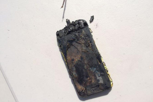 Спящий подросток чуть не сгорел из-за взорвавшегося iPhone 5c