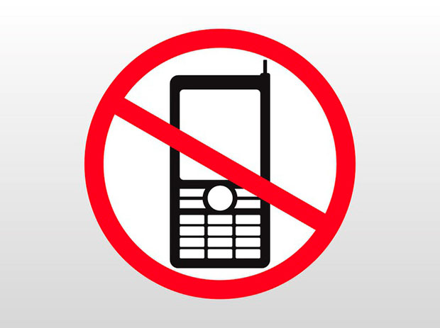 В Казахстане хотят запретить чиновникам пользоваться смартфонами