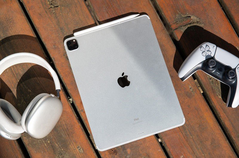 Новые iPad Pro будут поддерживать зарядку MagSafe через «яблоко» на тыльной панели