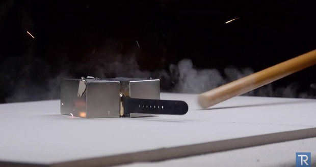Apple Watch проверили на выносливость при помощи двух магнитов