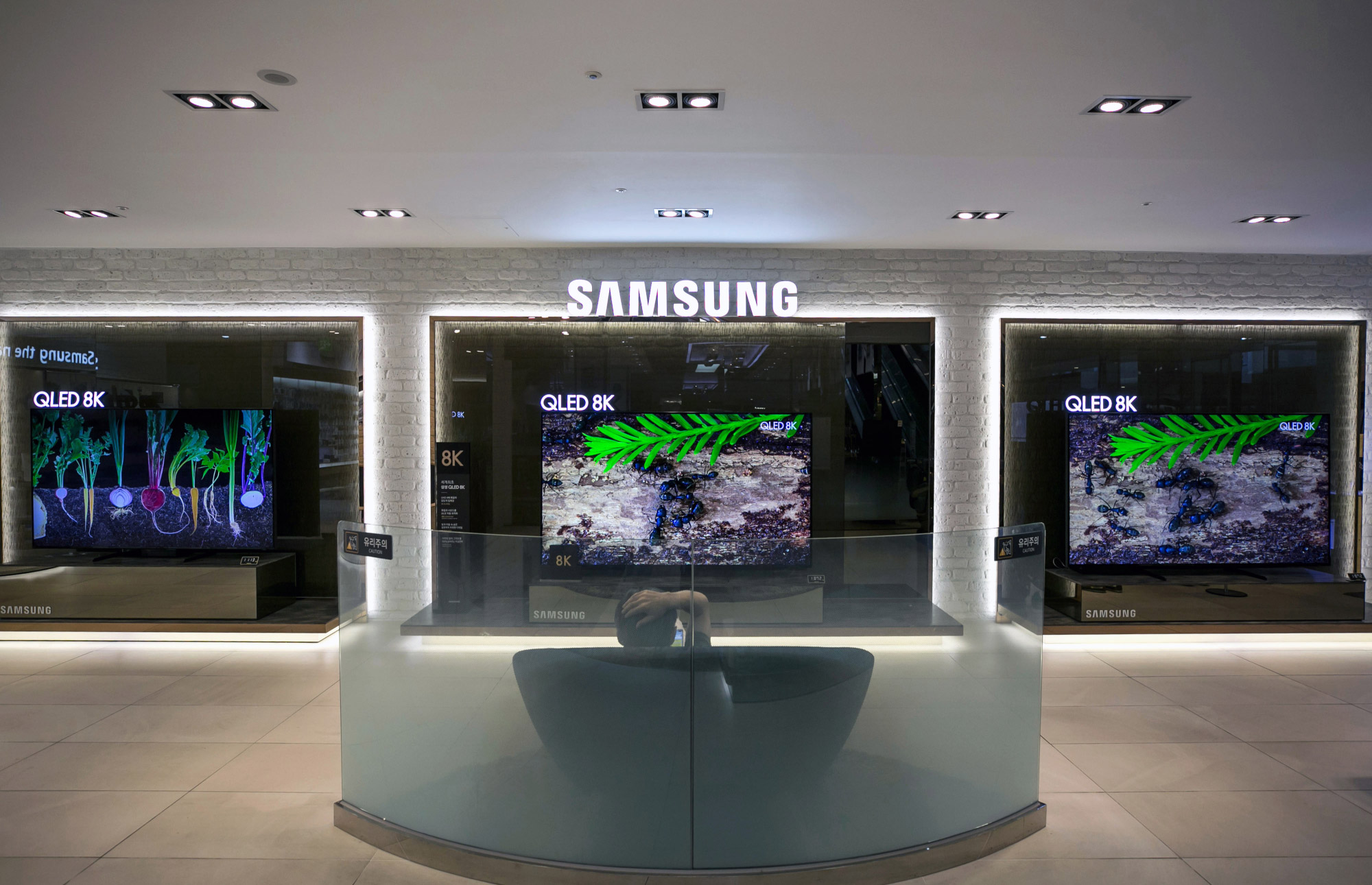Samsung займет сама у себя $16 млрд