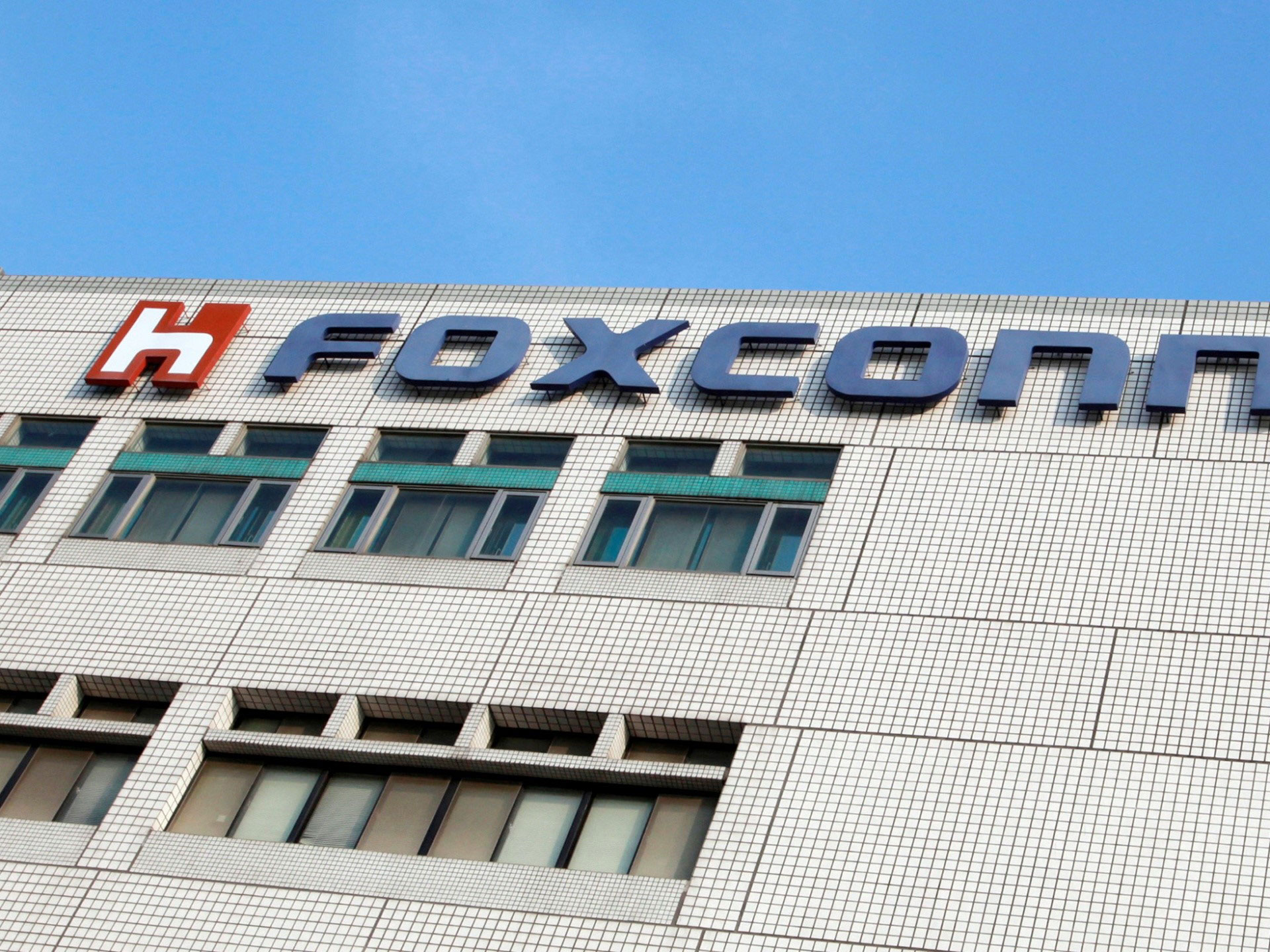 С завода Foxconn, производящего iPhone, уволилось 20 000 сотрудников