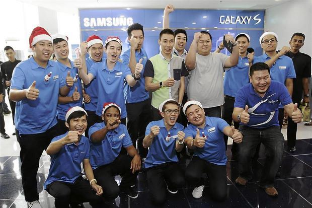 Samsung наняла 500 подставных фанатов на свою презентацию