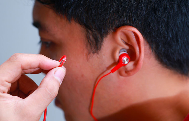 Как лучше слушать музыку в поломанных наушниках