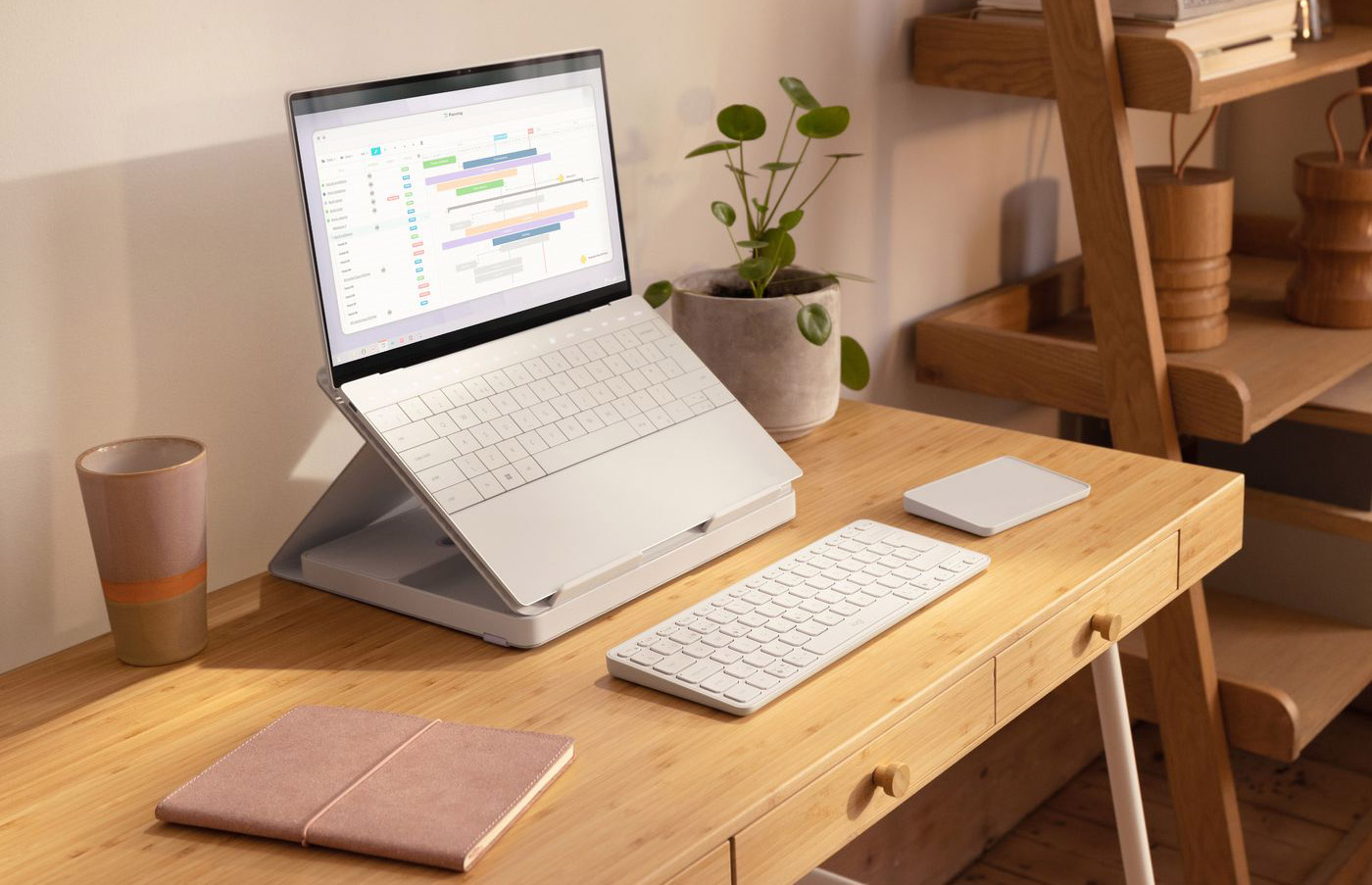 Logitech выпустила офисный набор для ноутбуков с клавиатурой и тачпадом Casa Pop-Up Desk