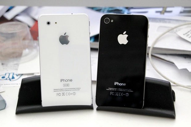 Сотрудники китайского магазина Apple продавали поддельные iPhone 4S