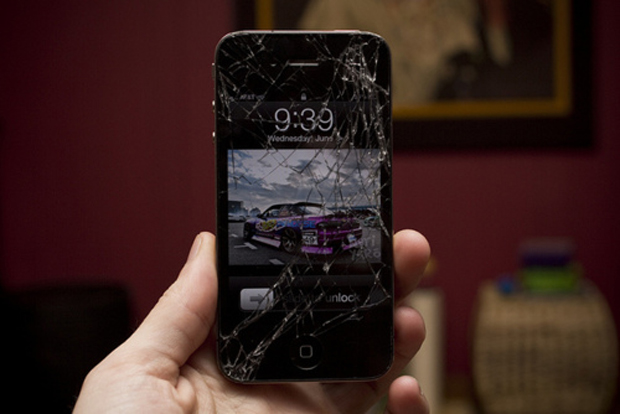 Apple хочет защитить iPhone специальной функцией от падений