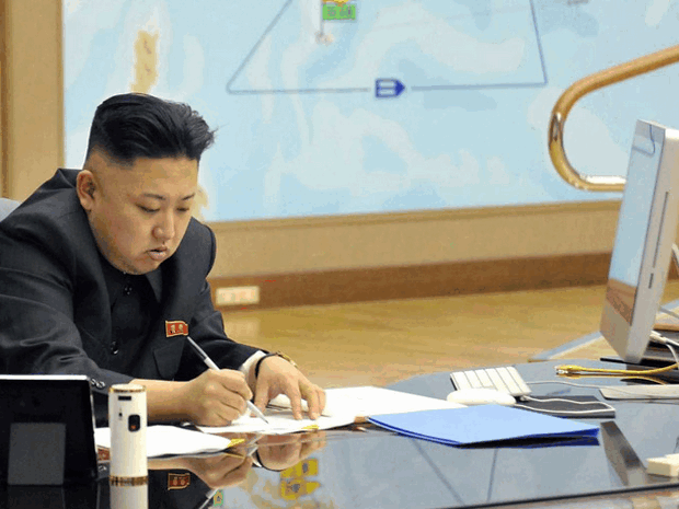 Ким Чен Ына подловили на использовании iMac во время обсуждения плана атаки на США