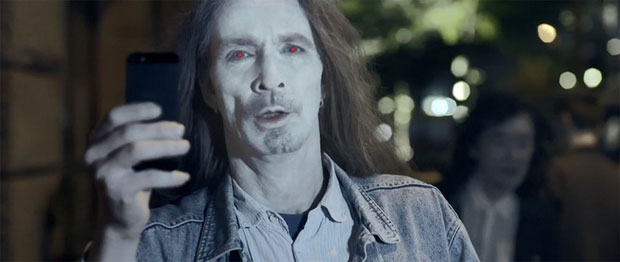 Компания Nokia в своем промо-ролике представила пользователей Apple в виде зомби [видео]