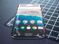 Концепт Samsung Galaxy S7 с обтекаемым с трех сторон дисплеем