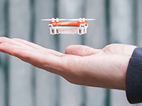 Amazon задумалась над созданием крошечного дрона-помощника