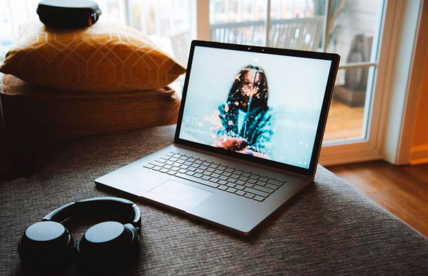 Microsoft запатентовала ноутбук с подстраивающимися под взгляд углами обзора