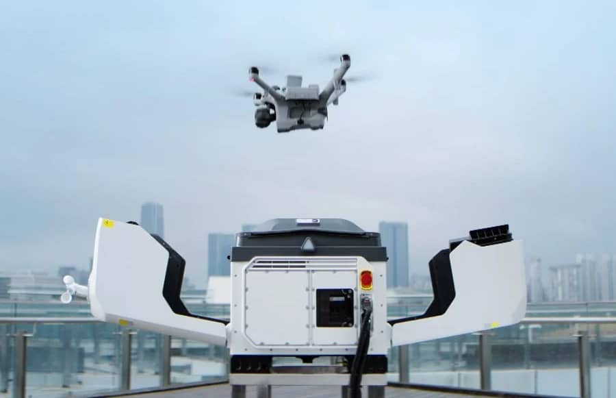 DJI Dock 4 автоматически меняет аккумулятор дрона за 25 секунд и поддерживает полеты почти без перерывов