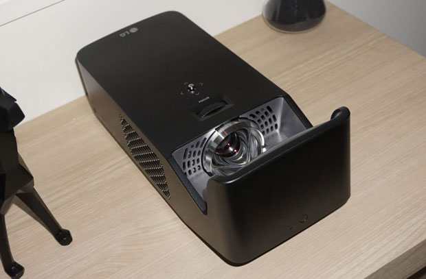 Представлен компактный проектор LG MiniBeam PF1000U