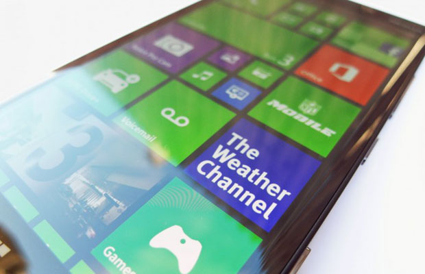 Nokia Lumia 929 может быть представлена в декабре. Появились фото в белом исполнении