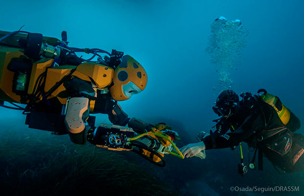 Ученые создали подводного робота-аквалангиста