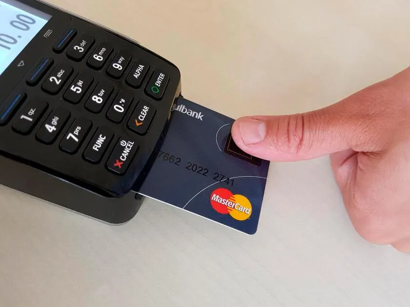 Samsung и MasterCard выпустят платежную карту со сканером отпечатков пальцев