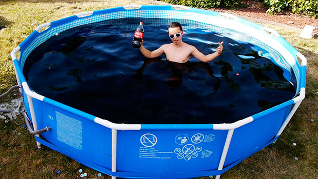 TechRax набрал целый бассейн Coca-Cola, чтобы испытать дрон DJI Phantom 4