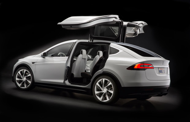 В Сеть утекло шпионское видео тест-драйва Tesla Model 3