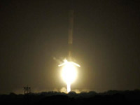 SpaceX впервые удалось осуществить успешную посадку нижней ступени многоразовой ракеты