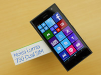 Самый крупный селфи с участием 1151 человек сделан на Nokia Lumia 730