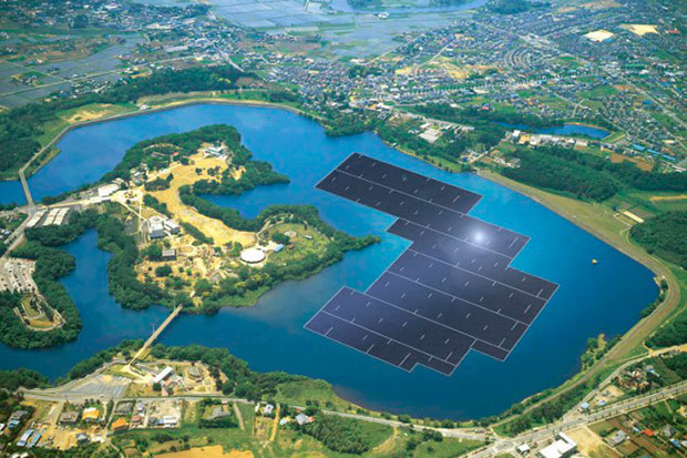 В Японии строят самую крупную плавающую солнечную электростанцию