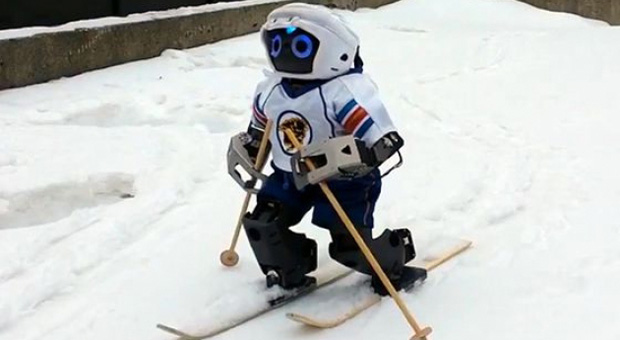 Ученые научили робота Дженнифер кататься на лыжах