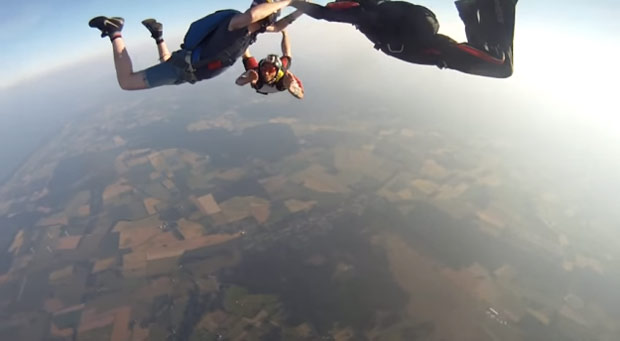 Ошеломляющее видео парашютиста, снятое на GoPro камеру