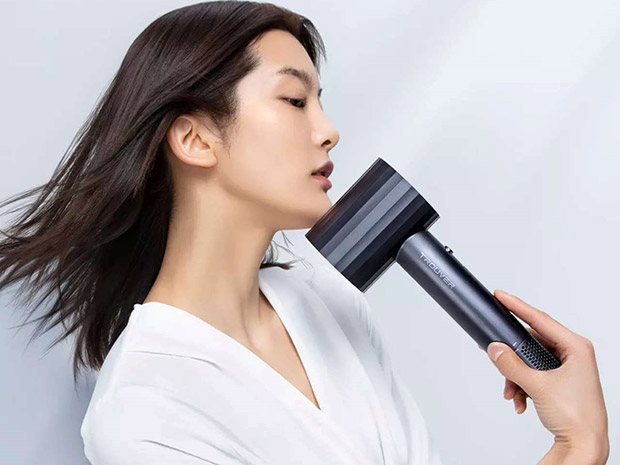 Xiaomi представила компактный и мощный фен для волос