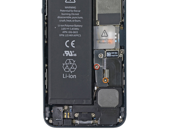 iFixit: как заменить аккумулятор iPhone 5 в домашних условиях [видео]