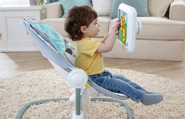 CCFC собирает подписи за отмену продаж кресла для младенцев с подставкой для iPad